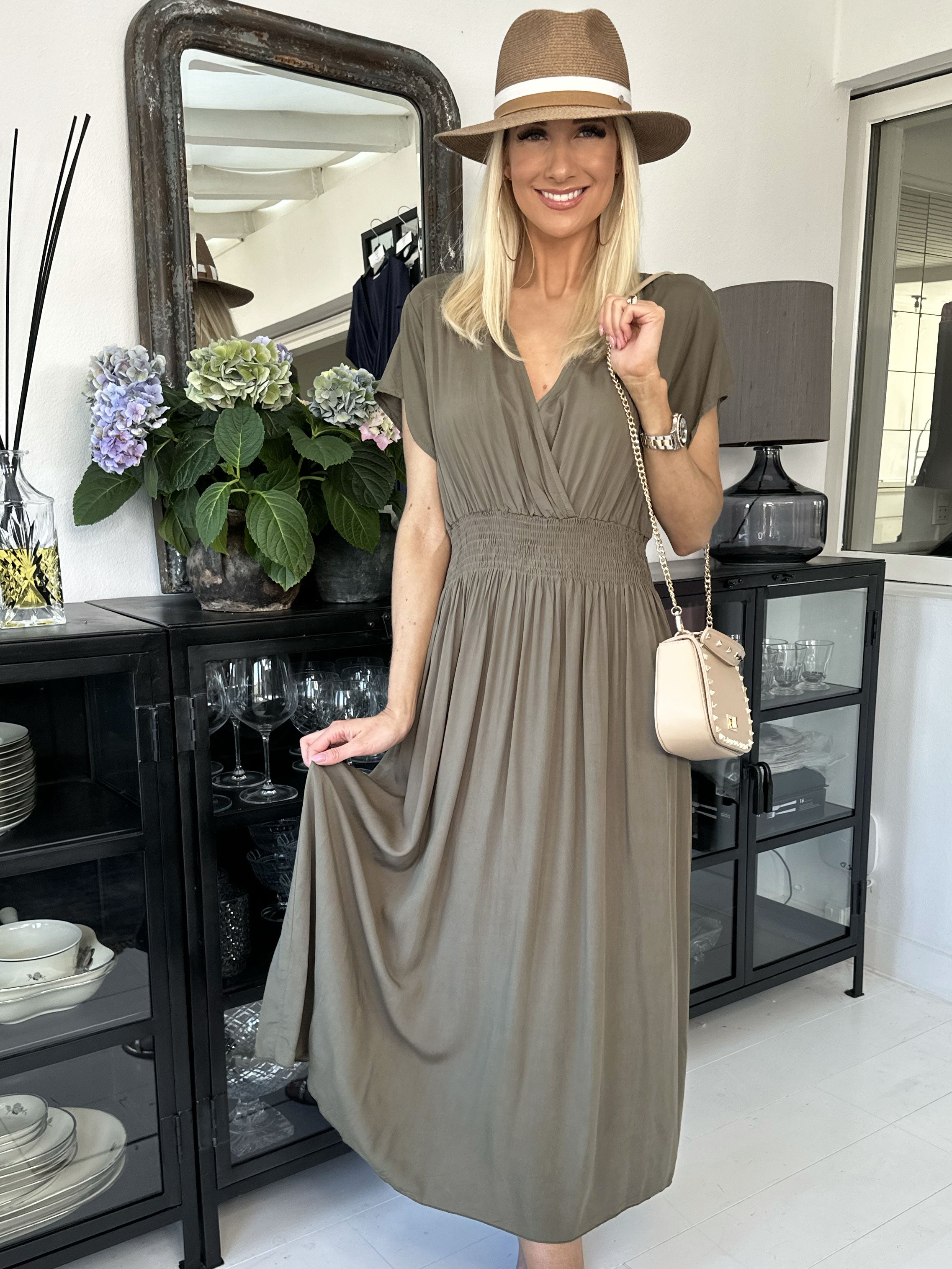 Misha - Sød lang plain kjole i viskose med smock